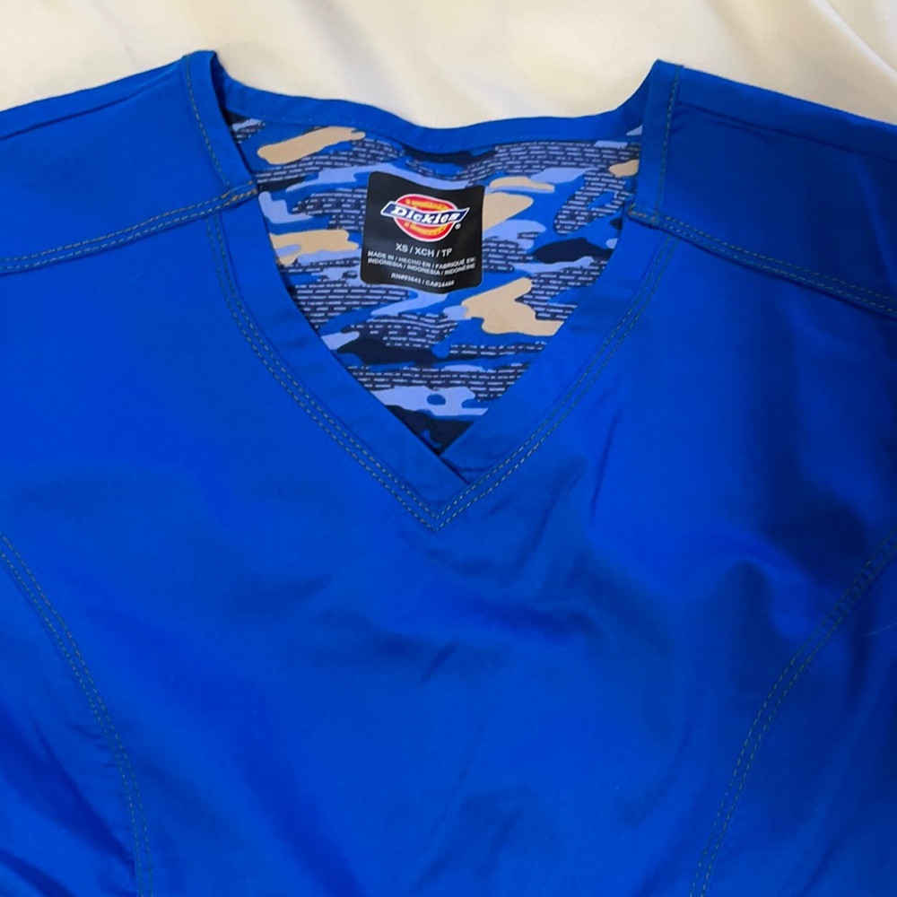 Scrub top, dickies brand.